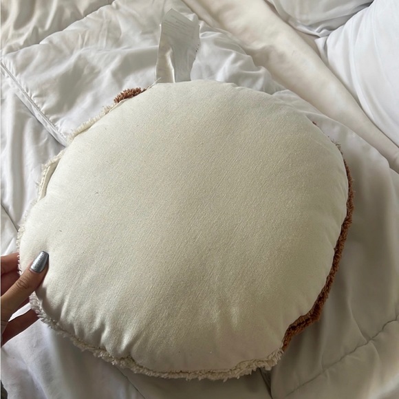 Tan and white yin Yang pillow - Picture 3 of 3